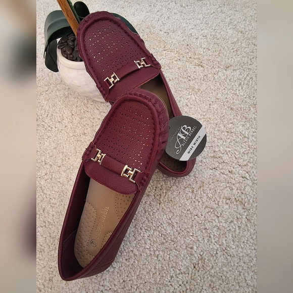 SOLD!!! Alexis Bendel, NWT, 7.5Wide, Woman's Maroon Gold Buckle Flats - Picture 9 of 9